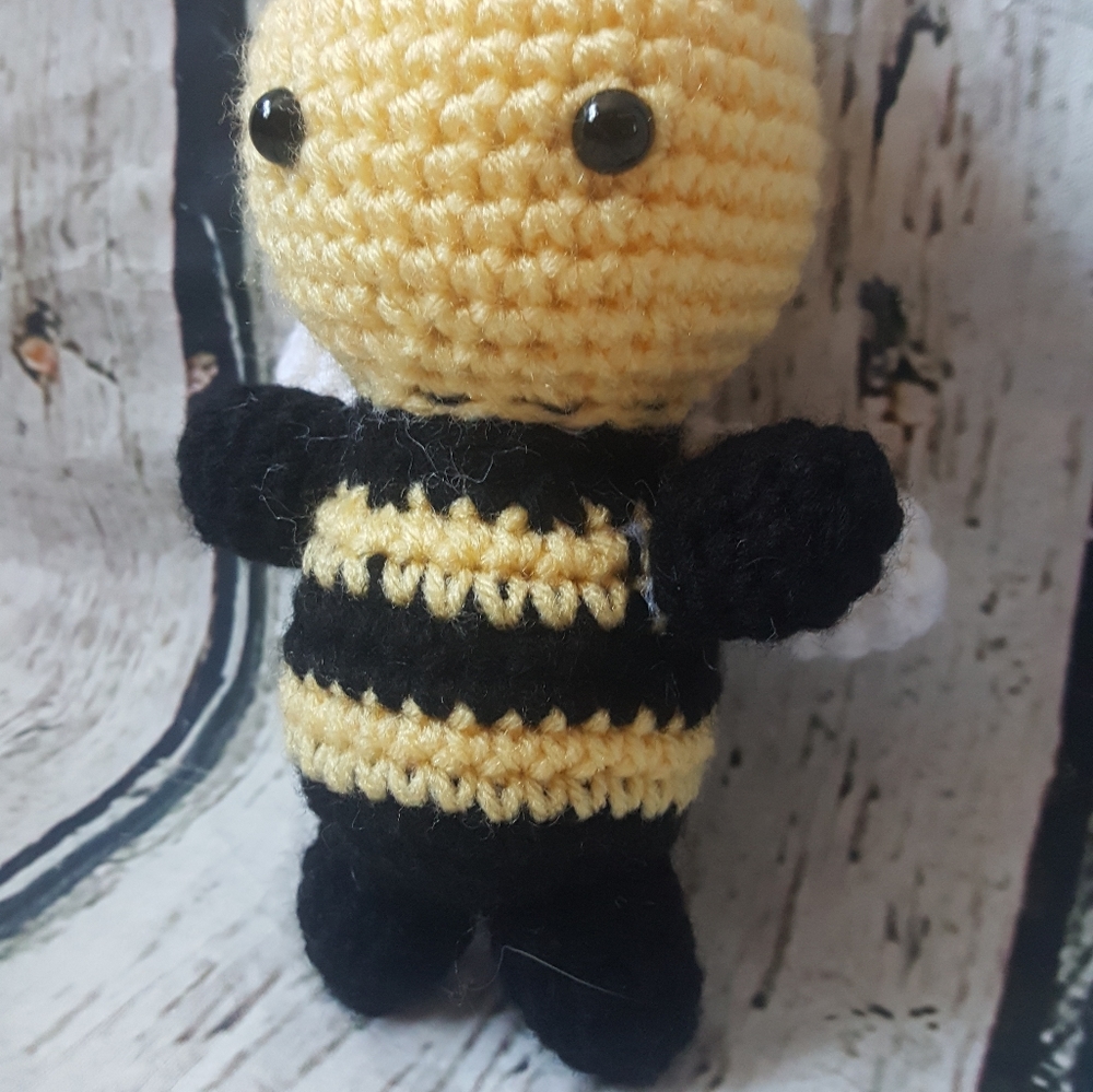 Crochet Bee Amigurumi - Picture 9 of 14